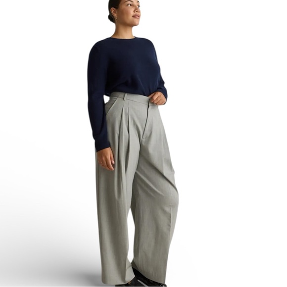 QUINCE Mongolian Cashmere Crewneck Sweater in True Navy (M) - Picture 8 of 8